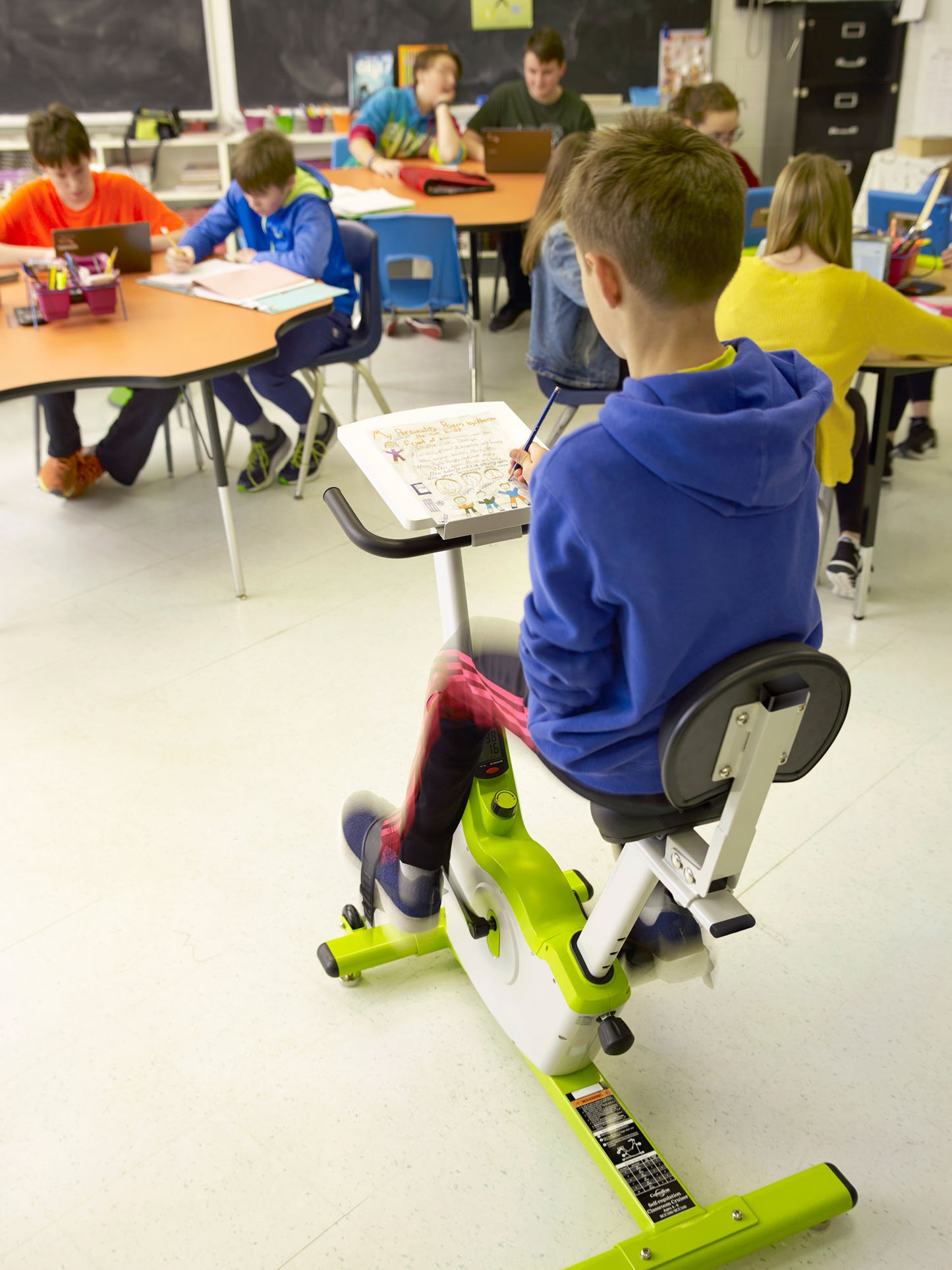 SCC200 Class Self-Regulating Bike - 3rd to 6th - With Work Surface